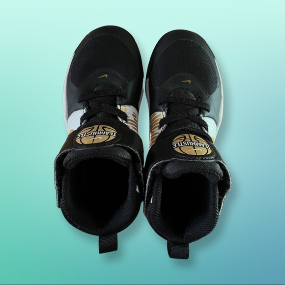 *SOLD* Nike BOYS' NIKE LITTLE KID TEAM HUSTLE D9 BASKETBALL SHOES - Picture 2 of 8